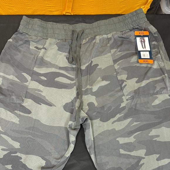 Splendid Green plus size Camouflage Jogger Pants size XXL New - Picture 1 of 7